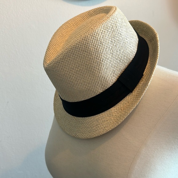 Fidora hat - Picture 1 of 2
